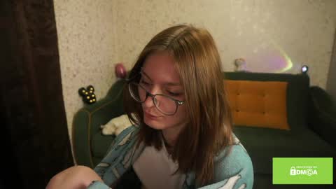 robynsentinella online show from May 14, 3:45 am