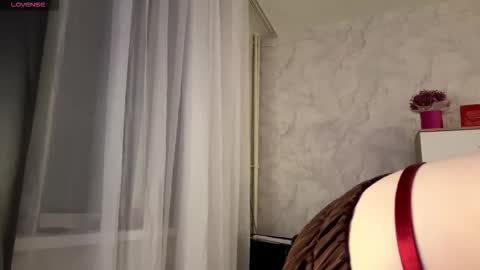 rosaliehue online show from March 11, 5:37 pm