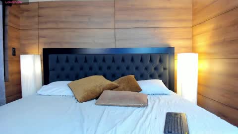 roseaurora online show from April 1, 1:41 pm