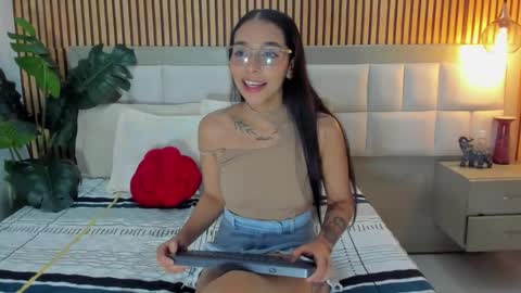 roseaurora online show from February 13, 1:24 pm