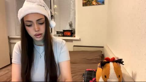 Mimi online show from November 20, 2:40 pm