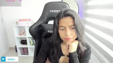 Nat online show from November 10, 4:02 pm