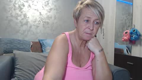 Lovepinklilly online show from February 3, 6:23 pm