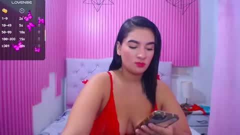 roses_liittle_ online show from August 1, 10:56 pm