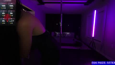 Rosie Bones online show from April 11, 10:13 pm