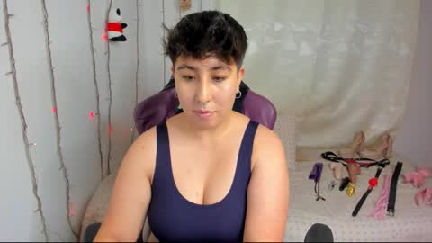 ROSSE DEMOND  online show from March 17, 9:41 pm