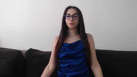 rossie0 online show from May 2, 7:55 am