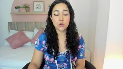 rossie_lanie_ online show from February 12, 8:10 pm