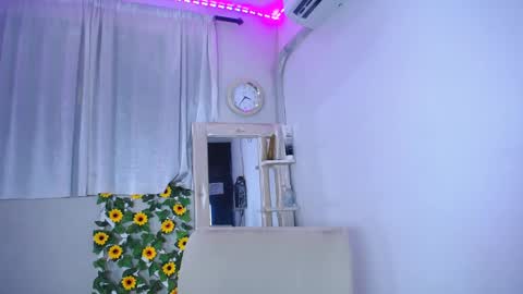 Snapshot of rous_25 chatting on December 18, 1:02 pm rous_25 online show from December 18, 1:02 pm