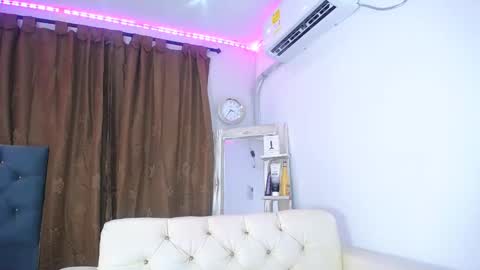 Snapshot of rous_25 chatting on February 8, 12:50 pm rous_25 online show from February 8, 12:50 pm