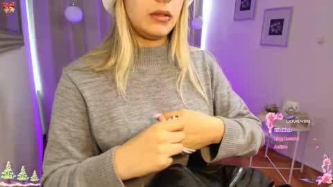 Rousee online show from December 17, 1:26 pm