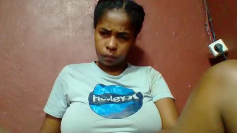 rovaelyah online show from April 15, 2:23 am