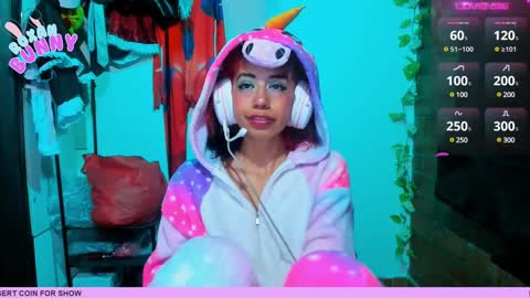 Snapshot of roxanbunny chatting on December 15, 9:35 am roxxy online show from December 15, 9:35 am
