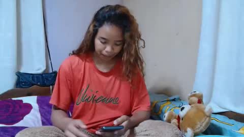 roxanne_98 online show from October 7, 5:01 am