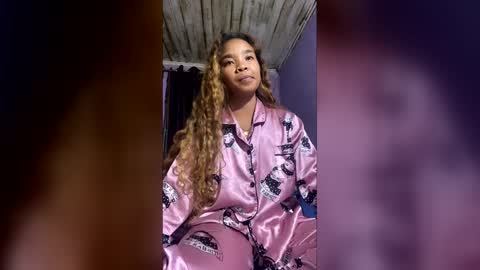 roxanne_98 online show from April 6, 4:30 pm