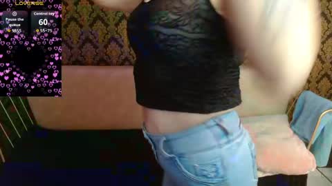 Roxanne online show from April 14, 8:20 pm