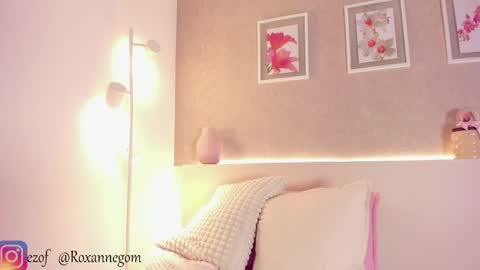 Roxanne Gomez online show from April 18, 12:18 pm