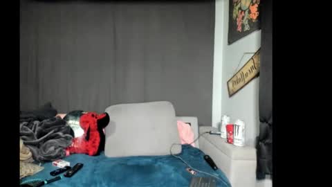 roxihazeleyes online show from February 25, 3:27 am