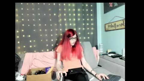 roxihazeleyes online show from February 13, 1:19 am