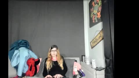 roxihazeleyes online show from February 13, 8:38 am