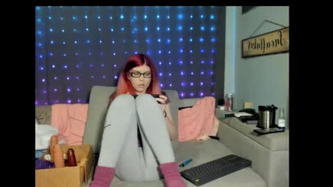 roxihazeleyes online show from February 28, 1:26 am