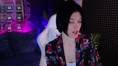Snapshot of roxy_riot_ chatting on October 23, 1:33 am roxy_riot_ online show from October 23, 1:33 am