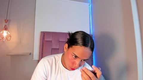 roxy_stone1 online show from April 1, 7:22 pm