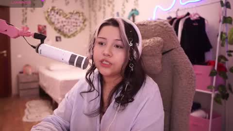 roxysuh online show from March 8, 8:29 am