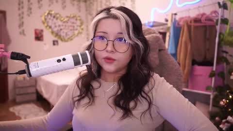 roxysuh online show from January 17, 8:33 am