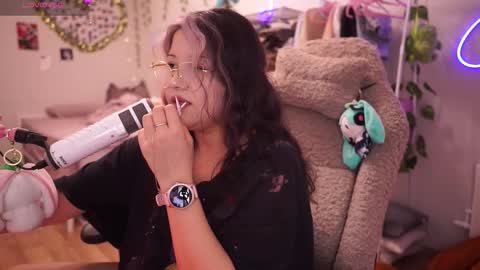 roxysuh online show from December 2, 8:49 am