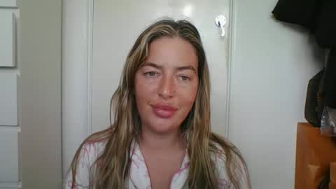 rubyredxxxoxxx online show from March 28, 8:47 am