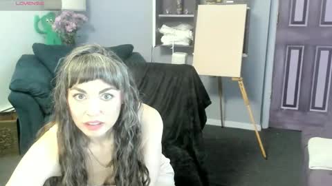 Rue Hallow online show from June 3, 11:32 pm