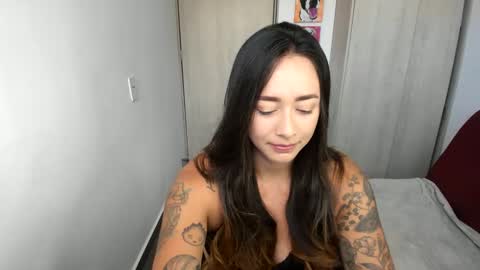 Snapshot of saarah_brownn chatting on December 5, 8:00 pm Sara online show from December 5, 8:00 pm