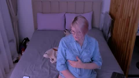 Sabrina MacMarren online show from March 13, 6:31 pm