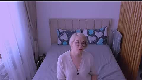 Sabrina MacMarren online show from April 10, 9:26 am