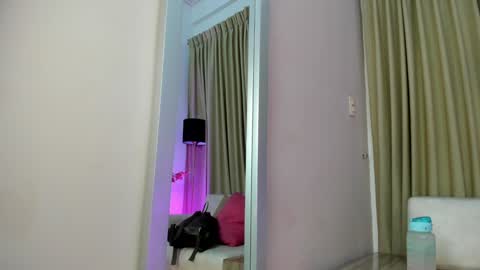 Snapshot of sabrinawarren chatting on February 3, 11:53 am Sabrina Warren online show from February 3, 11:53 am