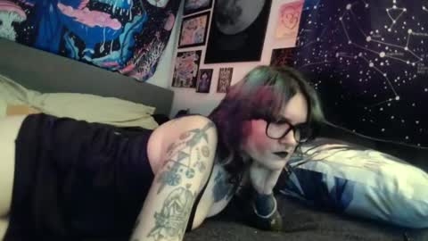 salemsslut online show from December 13, 3:32 pm