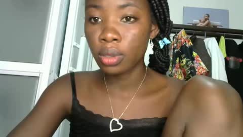 sally_beauty2023 online show from November 14, 2:50 pm