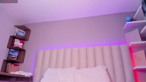 Snapshot of sally_white_ chatting on September 10, 3:06 am Sally White online show from September 10, 3:06 am