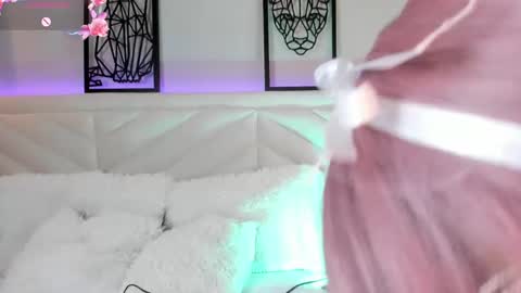 Snapshot of sally_white_ chatting on January 16, 3:23 am Sally White online show from January 16, 3:23 am