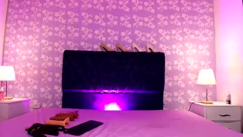 salome_simonz online show from June 9, 7:46 pm