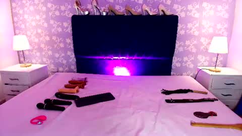 salome_simonz online show from June 11, 8:05 pm