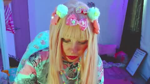 Samantha     online show from December 17, 7:04 pm