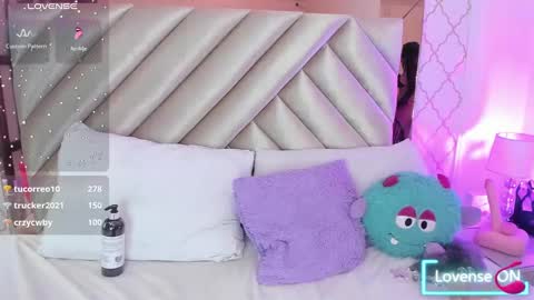 Samantha  online show from February 9, 6:33 am