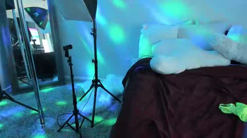 Snapshot of samatha1998 chatting on February 10, 12:52 am Yaya online show from February 10, 12:52 am