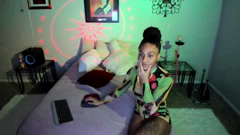 Snapshot of samatha1998 chatting on February 21, 10:28 am Yaya online show from February 21, 10:28 am