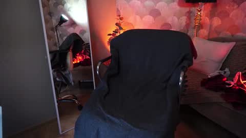 Viola  online show from November 8, 9:53 pm