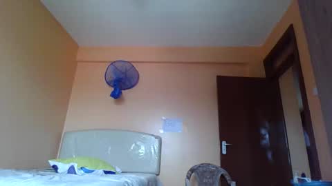 santalicious online show from May 8, 7:44 am