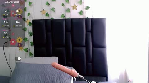 Sara  online show from September 17, 2:48 pm