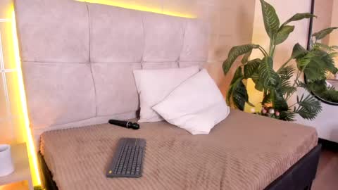 Sara  online show from May 11, 4:04 pm